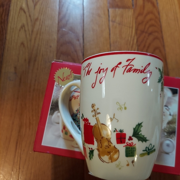 Christmas Mugs - Picture 5 of 7